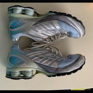 Women’s Nike Shox Go Size 8